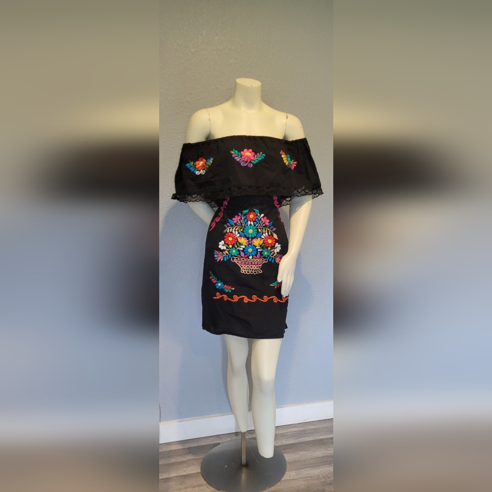 OFF SHOULDER WOMAN DRESS FLORAL ARTESANAL Size M 100% Cotton Embroidered Black - Picture 2 of 13